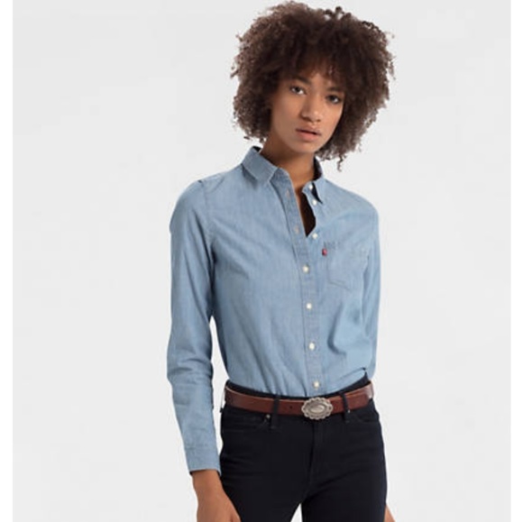 Levi's Tops - NWT LEVIS DENIM BUTTON UP